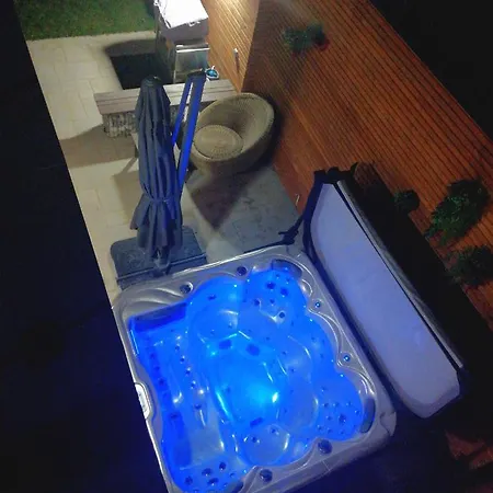 Dans La Maison De Mana - - 20 Minutes Du Circuit Des 24h00piscine- Jacuzzi - Garage Pour Moto